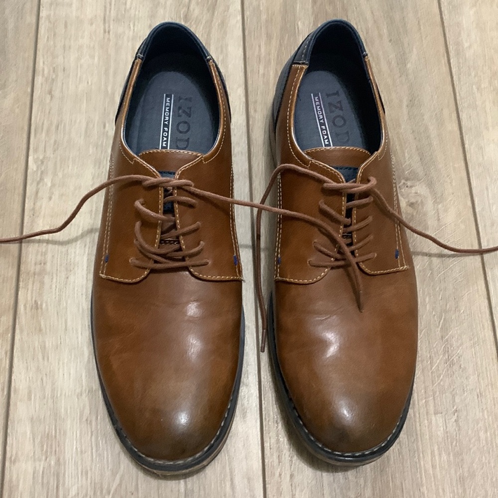 Men’s IZOD memory foam dress shoes. lace up. EUC